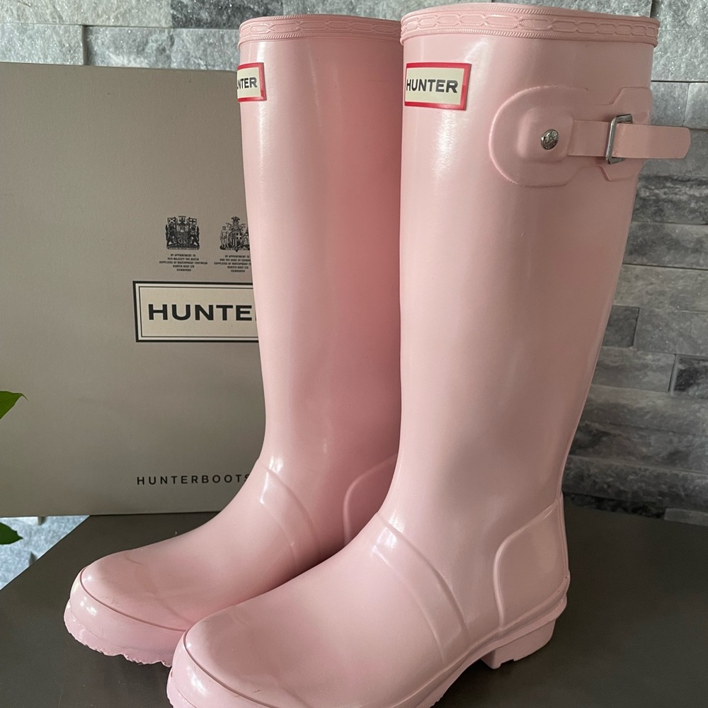 Hunter pink glossy tall boots size 4